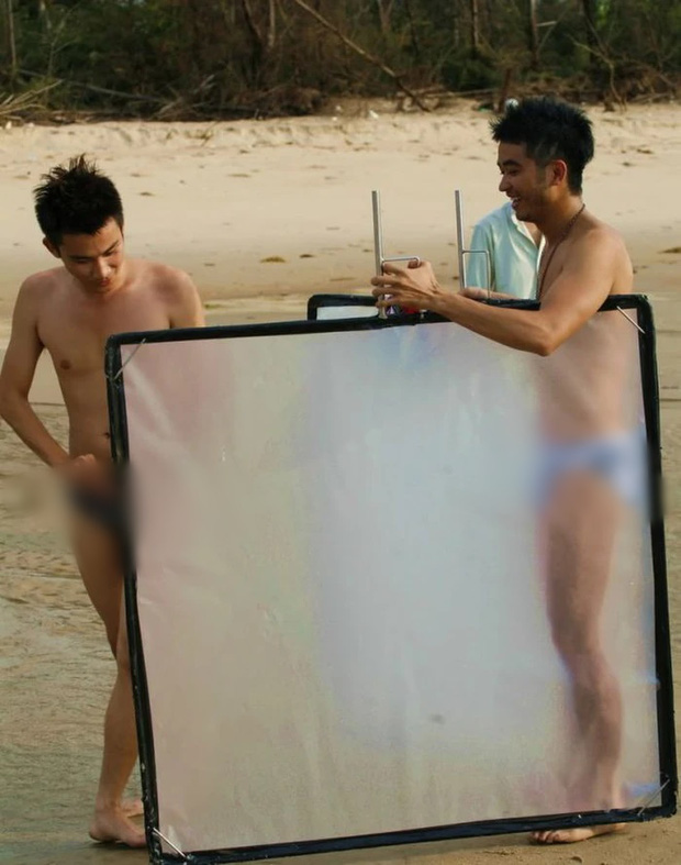 Muôn kiểu lộ hàng ở phim trường của diễn viên: Chi Pu hờ hững vòng 1, mỹ nam này còn lộ ảnh nude 100% - Ảnh 4.