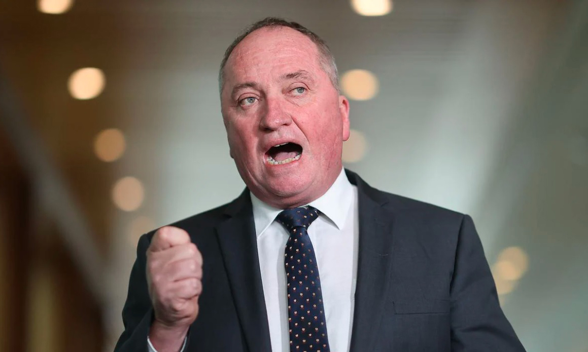 Phó thủ tướng Australia Barnaby Joyce trả lời báo giới tại Tòa nhà Quốc hội ở thủ đô Canberra hôm 20/9. Ảnh: The Australian.