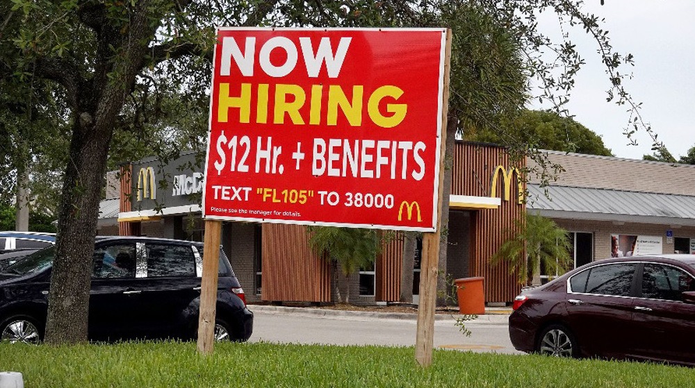 Một bảng quảng cáo tuyển dụng tại Miami, Florida ngày 8/10. Ảnh: AFP