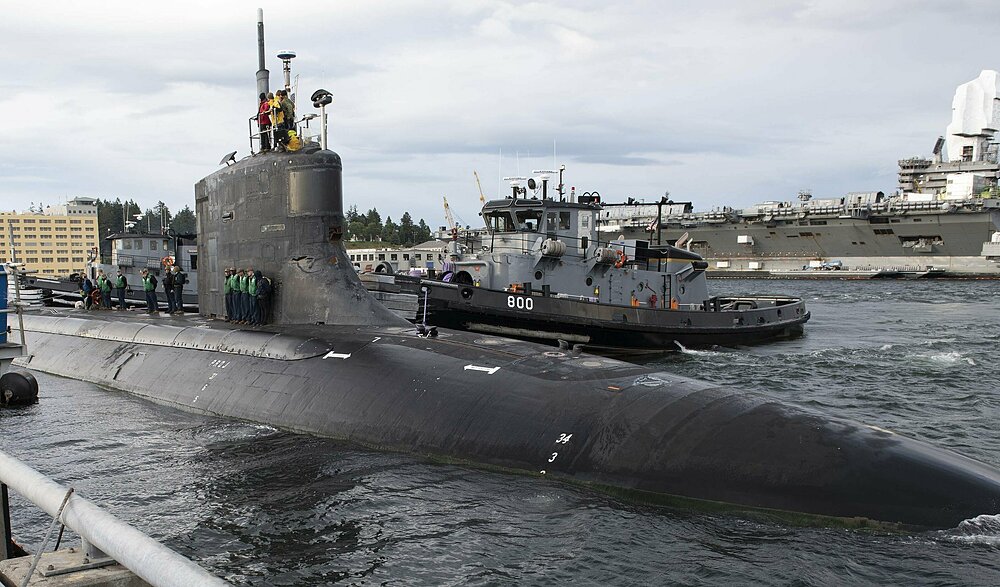 Tàu ngầm tấn công hạt nhân USS Connecticut rời cảng ở Mỹ để làm nhiệm vụ hồi tháng 5. Ảnh: US Navy.