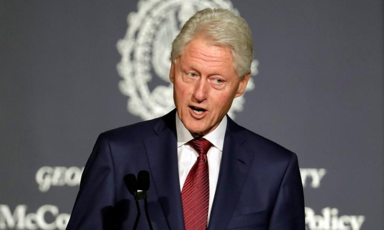 Bill Clinton phát biểu tại Đại học Georgetown hồi năm 2017. Ảnh: Reuters.