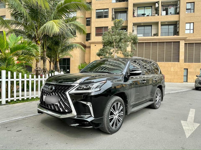 Lexus LX 600 ra mắt, đại gia bán luôn Lexus LX 570 MBS và chịu lỗ 2 tỷ dù mới chạy 5.600km - Ảnh 1.