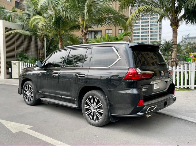 Lexus LX 600 ra mắt, đại gia bán luôn Lexus LX 570 MBS và chịu lỗ 2 tỷ dù mới chạy 5.600km - Ảnh 4.