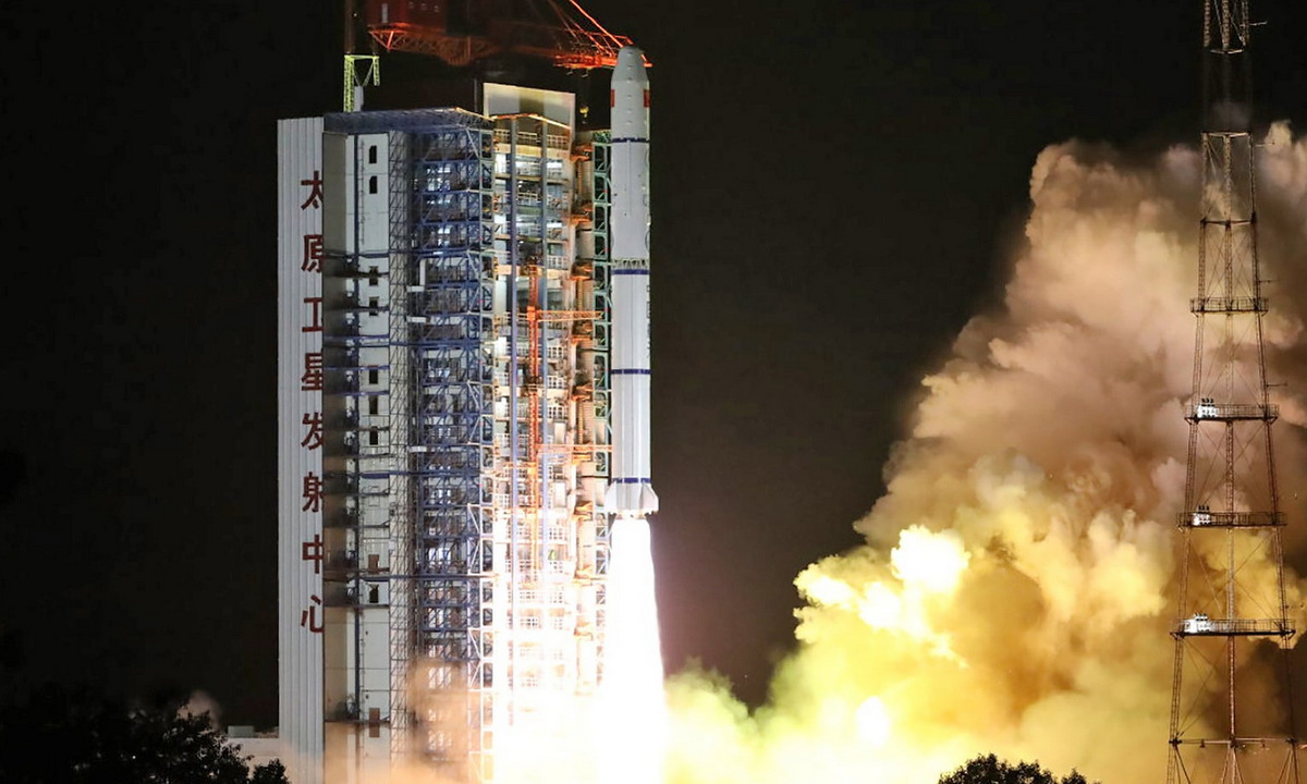 Tên lửa Trường Chinh 2C rời bệ phóng tại Trung Quốc. Ảnh: CASC.