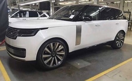 Range Rover đời mới lộ ảnh nóng ngay trước ngày ra mắt: Đèn hậu siêu đẹp - Ảnh 2.