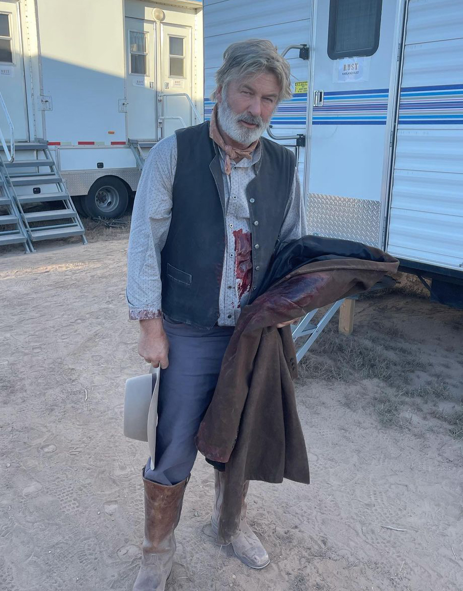 Alec Baldwin trên phim trường Rust ở New Mexico. Ảnh: Alec Baldwin Instagram