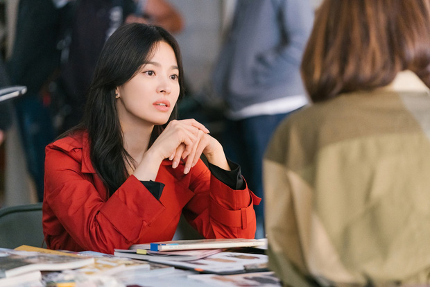 Song Hye Kyo khoe góc nghiêng cực phẩm ở poster phim, nhưng lý do chị rén mỹ nam mũi nhọn mới gây chú ý - Ảnh 5.