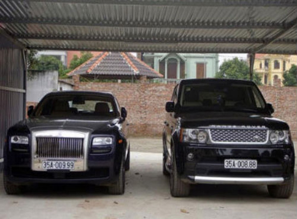 Dàn xe vang bóng một thời của Bầu Thụy đang đỡ đầu Hồ Văn Cường: Rolls-Royce, Maybach có cả đôi, biển số nhìn là thấy nể - Ảnh 1. Dàn xe vang bóng một thời của Bầu Thụy đang đỡ đầu Hồ Văn Cường: Rolls-Royce, Maybach có cả đôi, biển số nhìn là thấy nể - Ảnh 1.