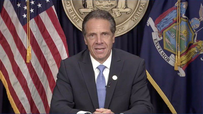 Andrew Cuomo phát biểu từ chức thống đốc New York hồi tháng 8. Ảnh: Reuters.