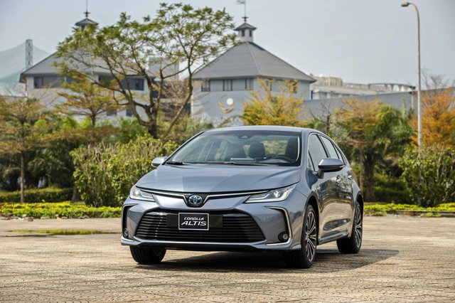 5 mẫu xe hybrid tiết kiệm nhiên liệu nhất trên thị trường Việt: Xe Toyota áp đảo - Ảnh 2.
