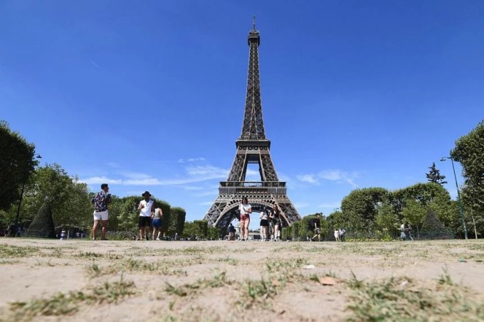 Tháp Eiffel ở Paris. Ảnh: AFP