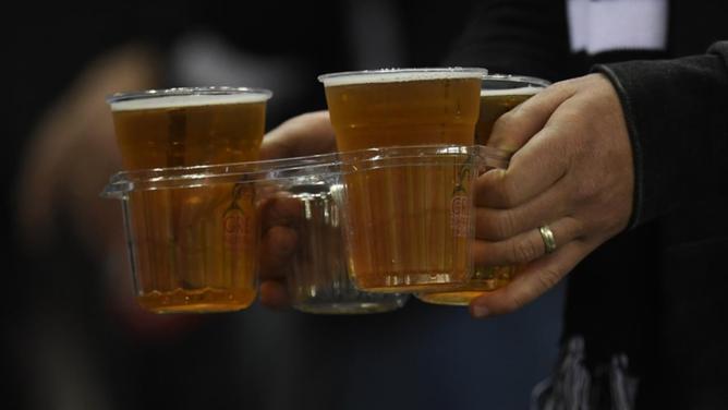 Up to one fifth of alcohol products in Australia carry 'low sugar' or other sugar-related claims. (Julian Smith/AAP PHOTOS)