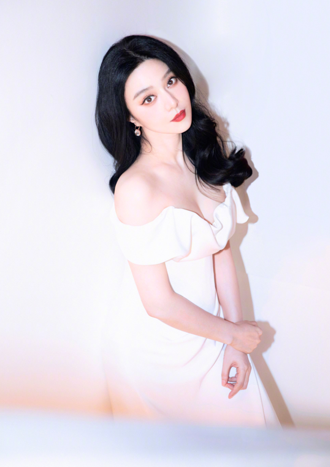 Phạm Băng Băng ở tuổi 41. Ảnh: Fan Bingbing Studio