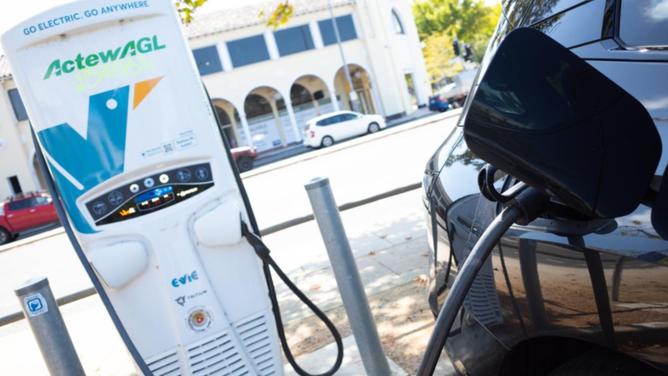 NSW, Victoria and Queensland have targets for half of new car sales to be electric by 2030. (Lukas Coch/AAP PHOTOS)