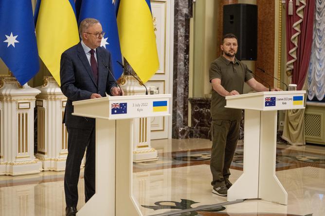 Ukrainian President Volodymyr Zelenskyy, right, and Australian Prime Minister Anthony Albanese take part in a press conference, in Kyiv, Ukraine, Sunday, July 3, 2022. (AP Photo/Nariman El-Mofty)