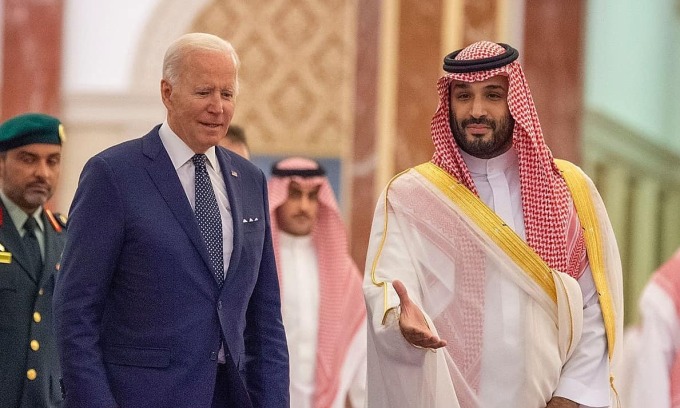 Tổng thống Mỹ Joe Biden và Thái tử Mohammed bin Salman tại Arab Saudi hồi tháng 7. Ảnh: Reuters.