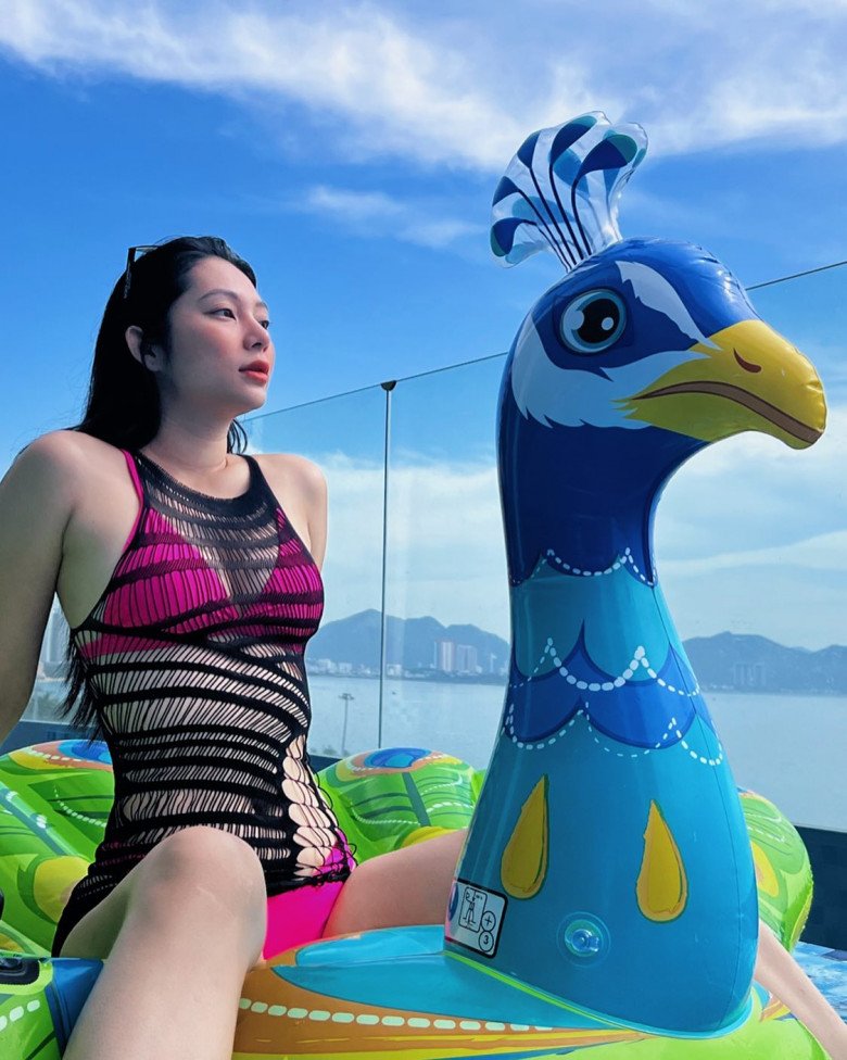 Gái quê Bà Rịa-Vũng Tàu có 3 vòng đồng hồ cát, hễ diện áo tắm là amp;#34;nổi rần rầnamp;#34; cõi mạng - 7