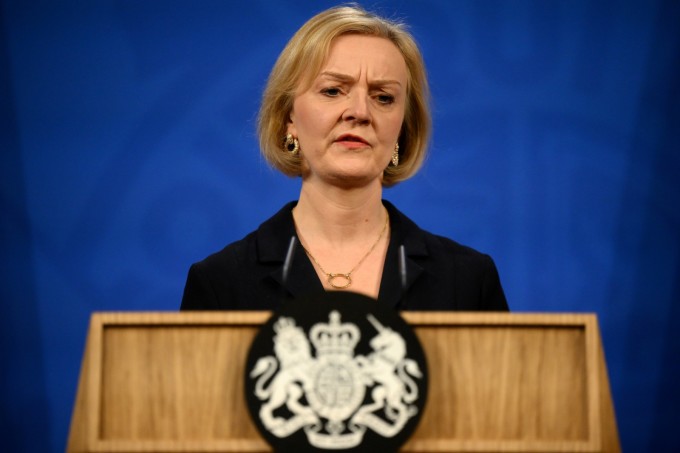 Thủ tướng Anh Liz Truss họp báo tại trụ sở chính phủ Anh ở London ngày 14/10. Ảnh: AFP