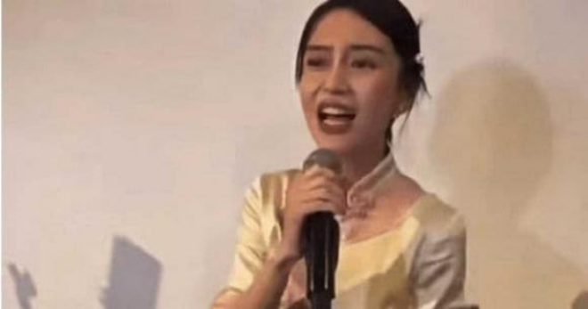 Ngã ngửa trước diện mạo trông như bà thím của Angelababy, nhan sắc nữ thần còn đâu - 1