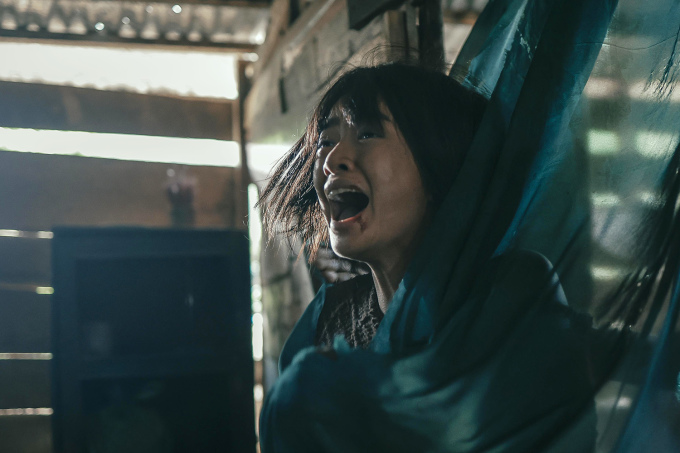 Nhân vật Quỳnh Yên trong phim có quá khứ bi kịch vì chịu bạo hành gia đình. Ảnh: Mar6
