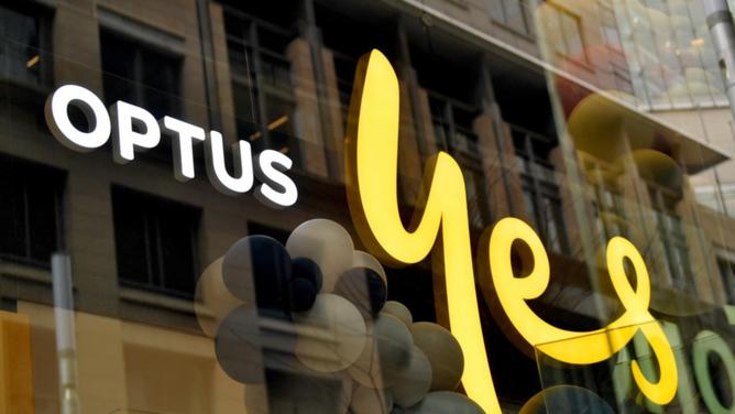 A data breach at Optus exposed the personal data of around 10 million current and former customers. (Bianca De Marchi/AAP PHOTOS)