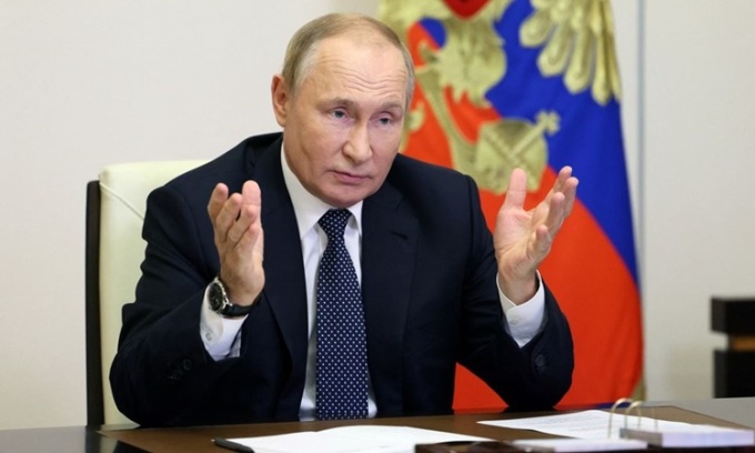 Tổng thống Nga Vladimir Putin tham dự một cuộc họp trực tuyến hôm 5/10. Ảnh: Reuters.