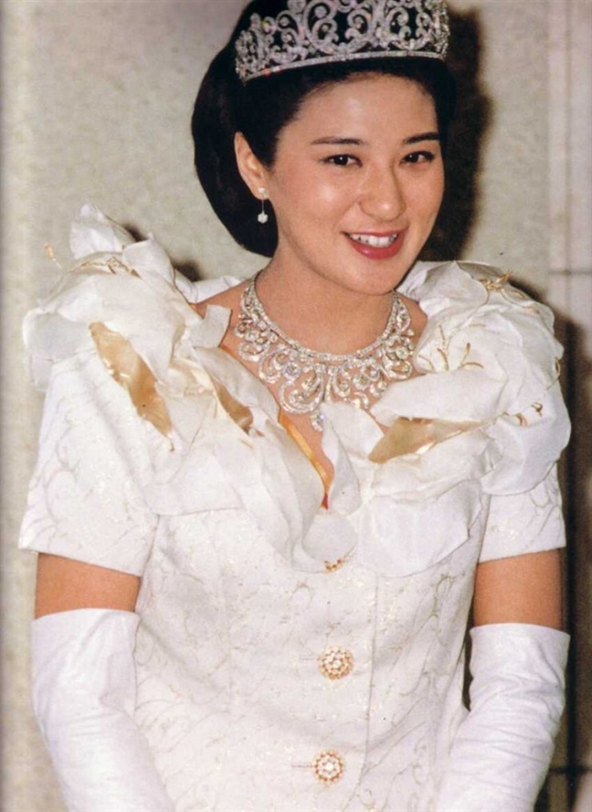 Hoàng hậu Nhật Bản: Từng bị gắn mác amp;#34;Vương phi u sầuamp;#34;, U60 đẹp quý phái chuẩn mẫu nghi thiên hạ - 1