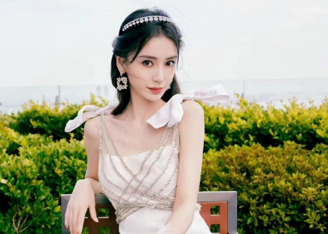 Hậu ly hôn với Huỳnh Hiểu Minh, Angelababy sợ lặp lại sai lầm cũ, sự nghiệp amp;#34;lao dốc không phanhamp;#34; - 11