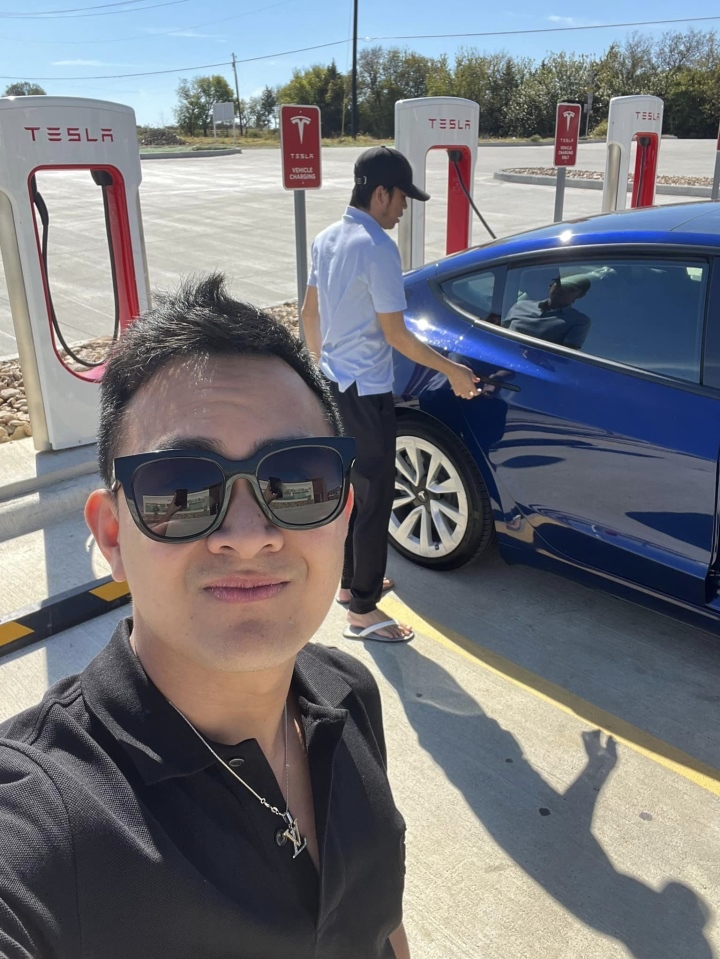 Hoài Linh tất bật chạy show ở Mỹ, tự vào bếp nấu ăn cho con trai - Ảnh 4. Hoài Linh tất bật chạy show ở Mỹ, tự vào bếp nấu ăn cho con trai - Ảnh 4.