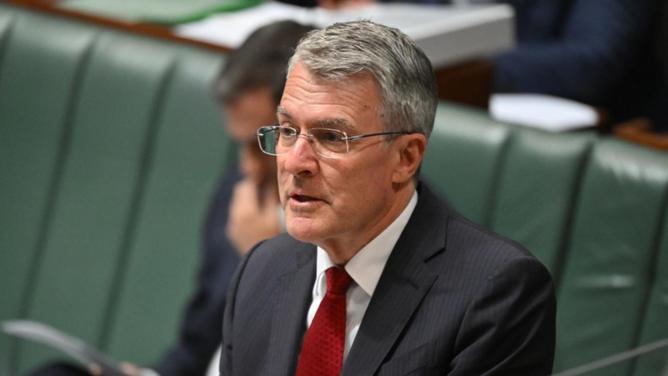 Mark Dreyfus said public hearings will be critical for the integrity body to be effective. (Mick Tsikas/AAP PHOTOS)