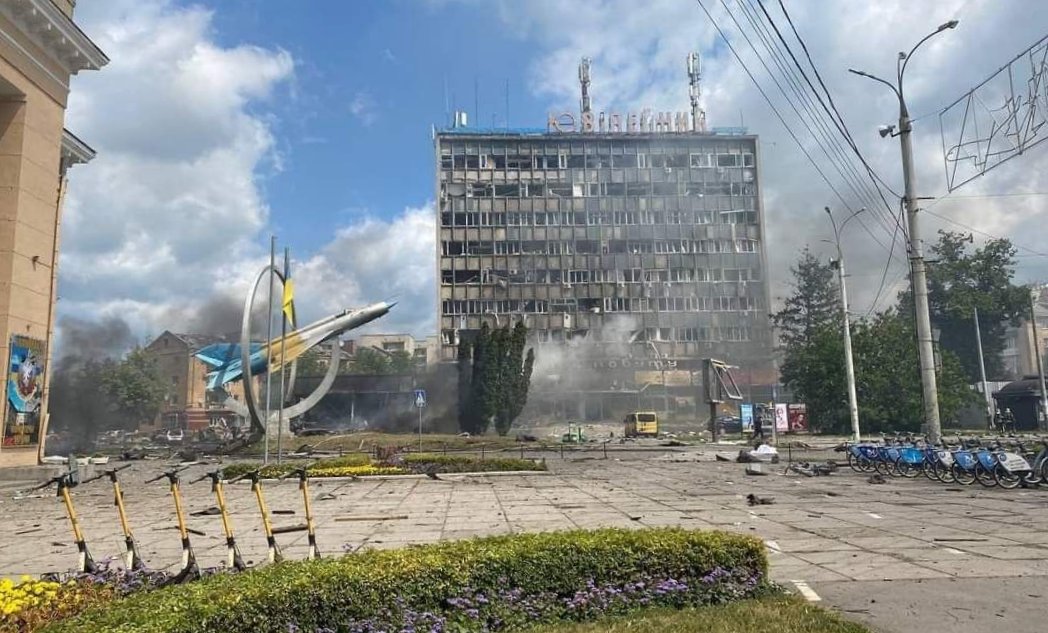 Một địa điểm bị Nga không kích tại tỉnh Vinnytsia hồi tháng 7/2022. Ảnh: AFP