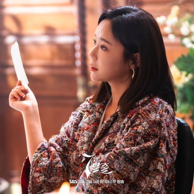 Mỹ nhân Hàn vẫn xinh đẹp bất chấp tạo hình tơi tả, netizen khen hết lời bộ sưu tập váy áo trên phim - Ảnh 8.