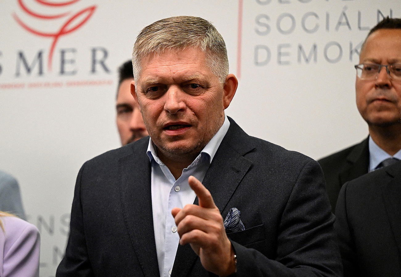 Ông Robert Fico, lãnh đạo đảng Dân chủ Xã hội, phát biểu trong cuộc họp báo ở thủ đô Bratislava ngày 1/10. Ảnh: Reuters