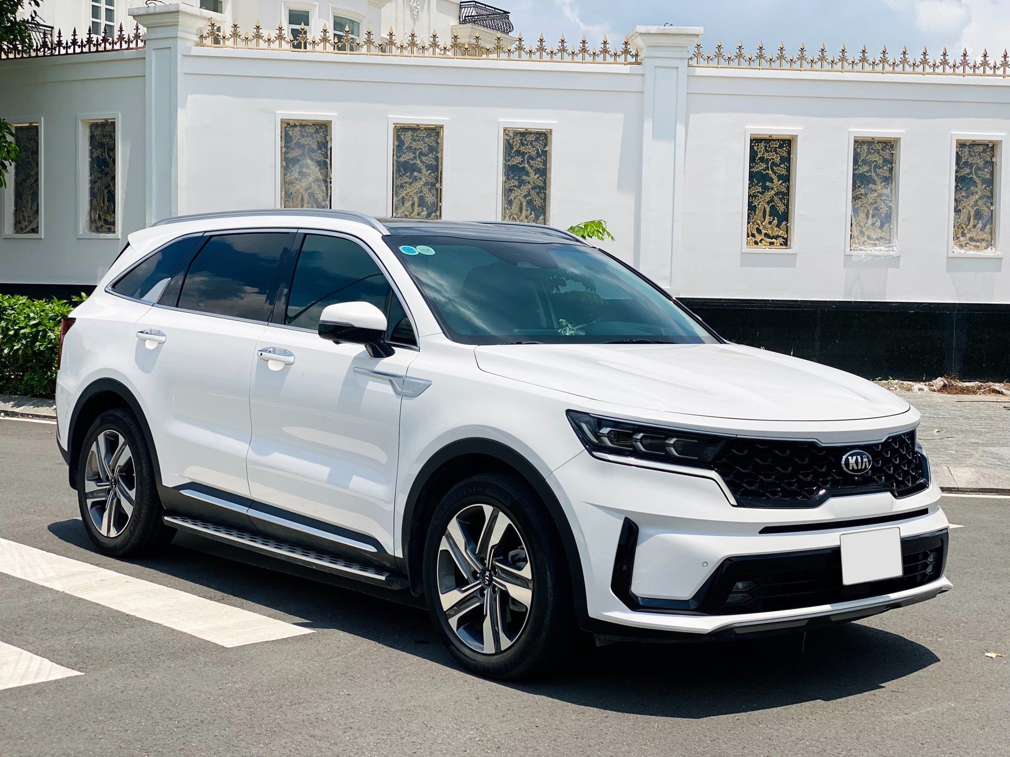 Đại lý xả kho Kia Sorento 2022 giảm gần 100 triệu, giá từ 939 triệu, thấp hơn hẳn Santa Fe - Ảnh 1.