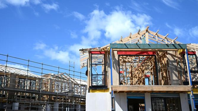 A new guide for the construction industry shows builders how to reduce their carbon footprint. (Dan Himbrechts/AAP PHOTOS)