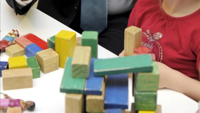 With more funding, the federal government hopes to build a bigger early education workforce. (Alan Porritt/AAP PHOTOS)