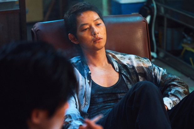 Sự nghiệp của Song Joong Ki tụt dốc thật sự: Làm gì cũng bị chỉ trích, phim mới ra rạp ế khách tới khó tin - Ảnh 1.