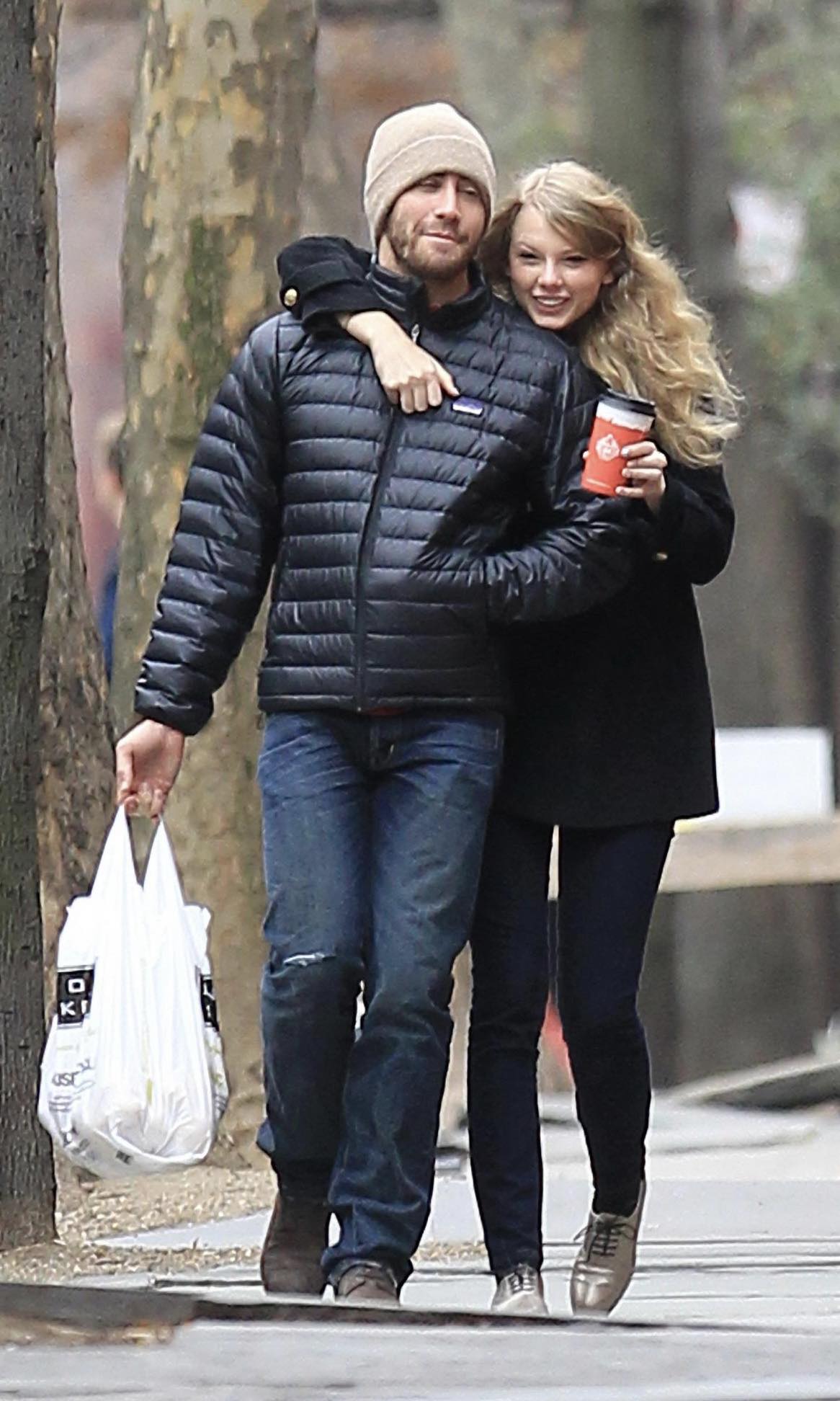 Taylor Swift và Jake Gyllenhaal ở ngoại ô New York năm 2010. Ảnh: Swarbrick