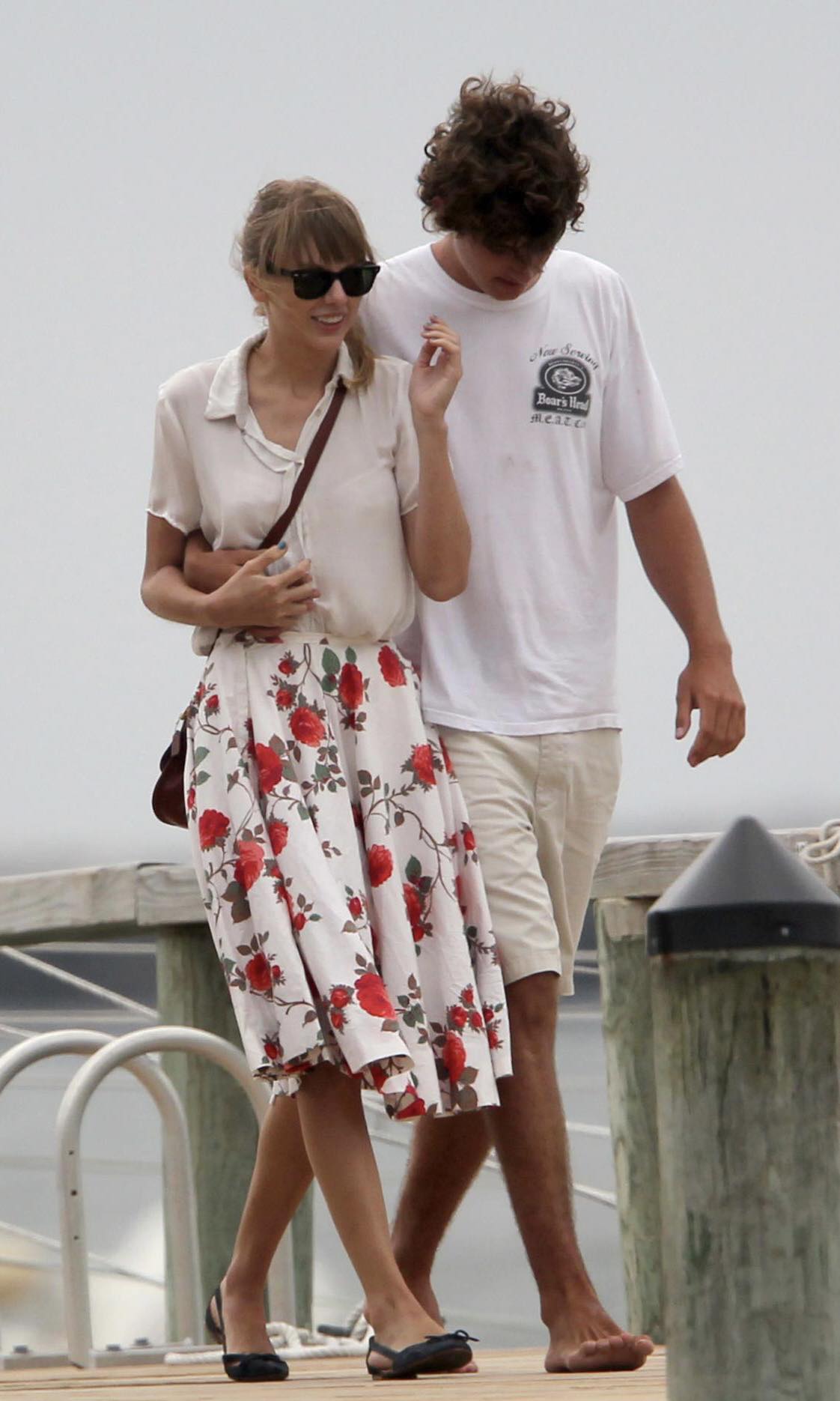 Taylor Swift và Conor Kennedy ở Massachusetts năm 2012. Ảnh: WENN