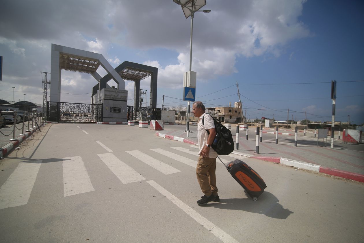 Cửa khẩu Rafah ở biên giới Ai Cập và Gaza đóng cửa. Ảnh: Zuma Press