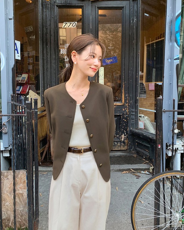 Áo khoác dáng ngắn là kiểu áo đáng sắm cho mùa lạnh năm nay - Ảnh 3. Áo khoác dáng ngắn là kiểu áo đáng sắm cho mùa lạnh năm nay - Ảnh 3.