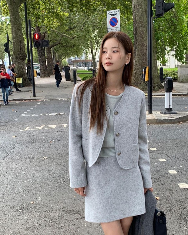 Áo khoác dáng ngắn là kiểu áo đáng sắm cho mùa lạnh năm nay - Ảnh 4. Áo khoác dáng ngắn là kiểu áo đáng sắm cho mùa lạnh năm nay - Ảnh 4.