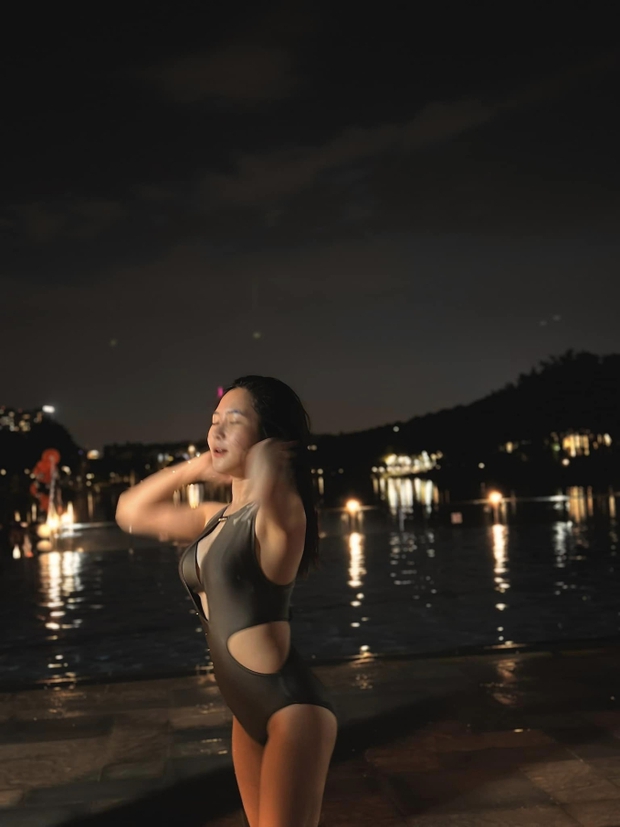 Từng lộ ảnh tròn trịa qua cam thường, Hương Tràm diện áo tắm khoe sắc vóc hiện tại gây bất ngờ - Ảnh 2.