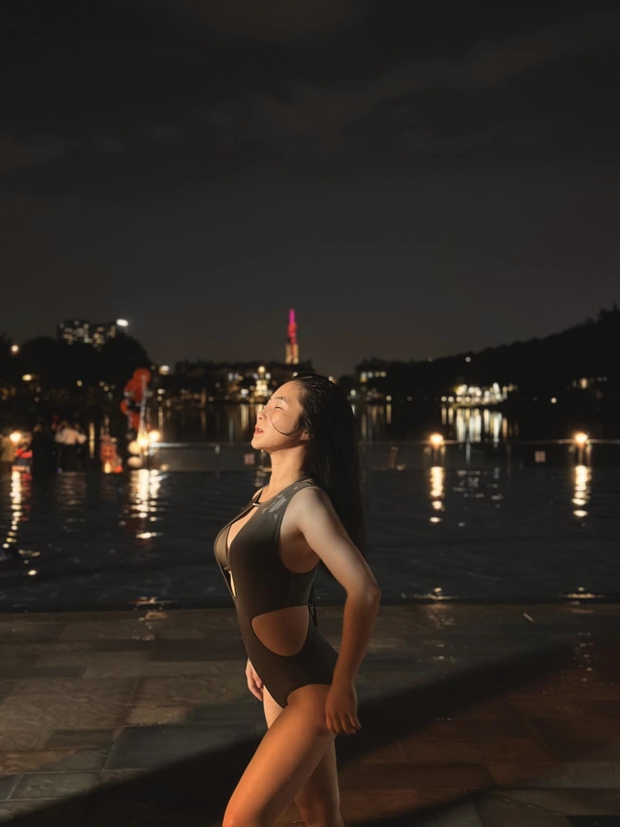 Từng lộ ảnh tròn trịa qua cam thường, Hương Tràm diện áo tắm khoe sắc vóc hiện tại gây bất ngờ - Ảnh 3.