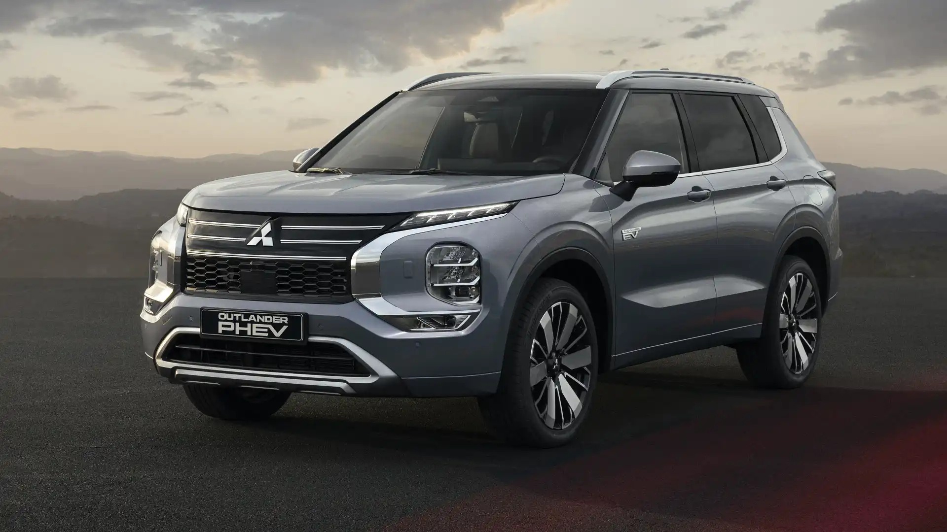 Mitsubishi Outlander 2025 ra mắt: Màn hình lớn, thêm công nghệ, pin hybrid chạy 86km/sạc- Ảnh 2.