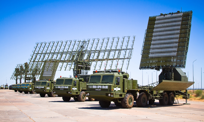 Các thành phần của tổ hợp radar Nebo-M tại triển lãm quốc phòng ở Nga năm 2018. Ảnh: Wikimedia