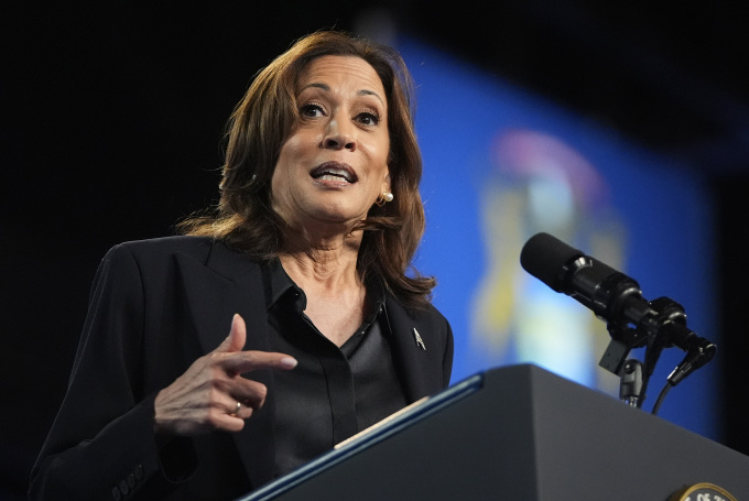 Phó tổng thống Kamala Harris tại cuộc mít tinh ở Michigan ngày 4/10. Ảnh: AP