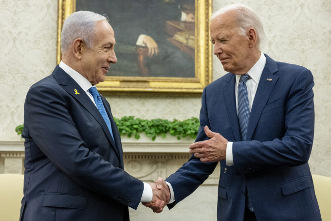 Tổng thống Mỹ Joe Biden (phải) và Thủ tướng Israel Benjamin Netanyahu tại cuộc gặp ở Nhà Trắng ngày 25/7. Ảnh: AFP