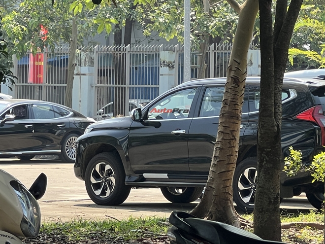 Mitsubishi Pajero Sport mới lộ ảnh tại Việt Nam: Thiết kế tinh chỉnh, dễ có động cơ và hộp số mới- Ảnh 2.