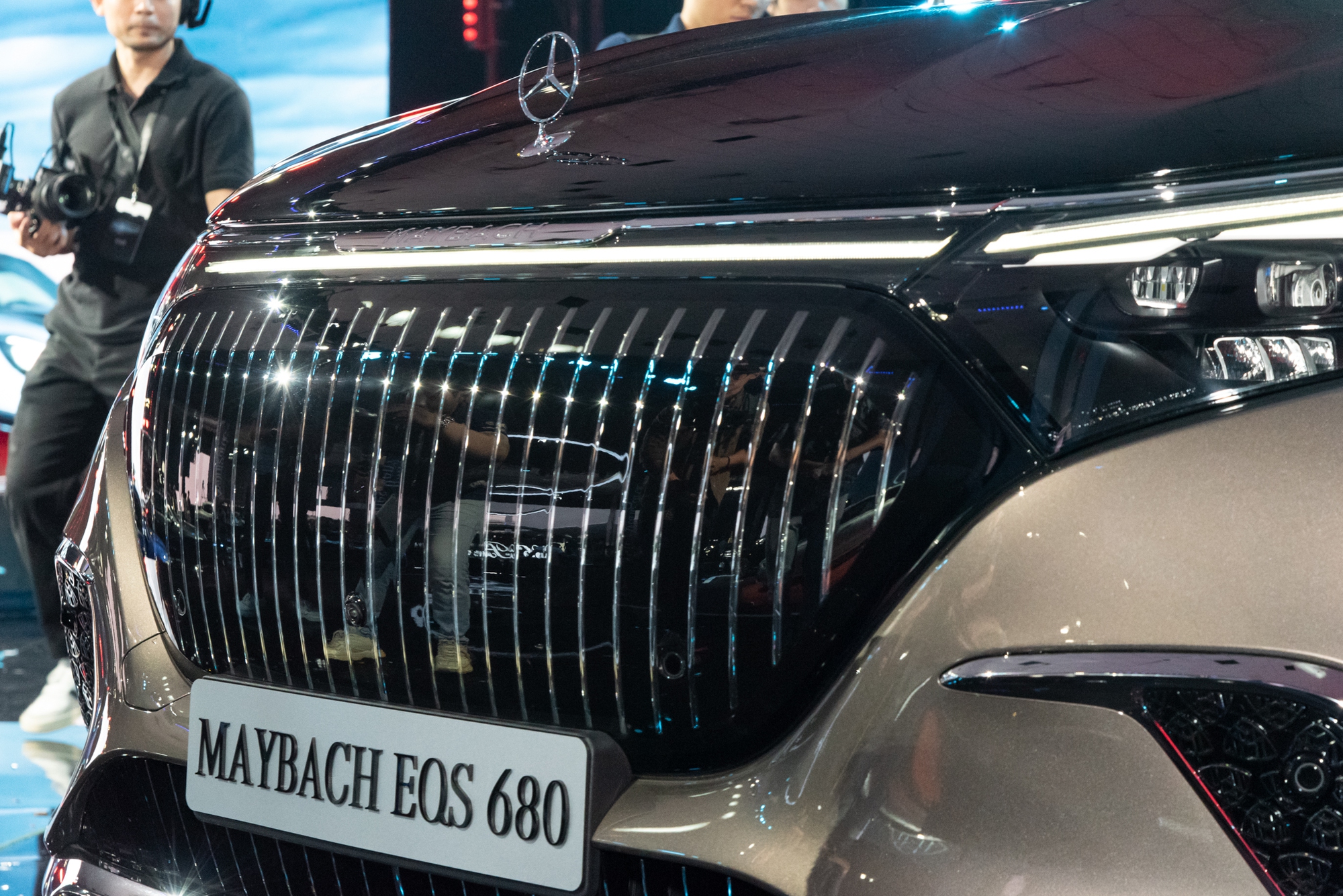 Mercedes-Maybach EQS 680 vừa ra mắt Việt Nam đã có khách chốt luôn tại sự kiện: Giá 7,61 tỷ, 3 màn hình, mạnh gần 660 mã lực, chạy 611km/sạc- Ảnh 4.